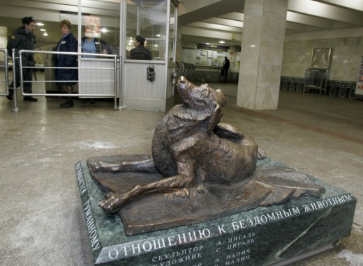 Памятник "Сочувствие", станция метро "Менделеевская", Москва 
